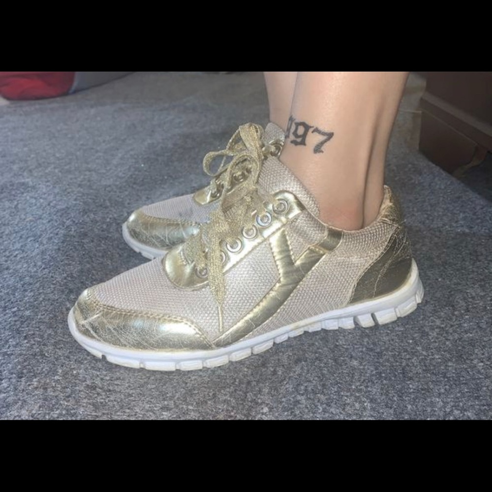 Shoes - Picture 3 of 15